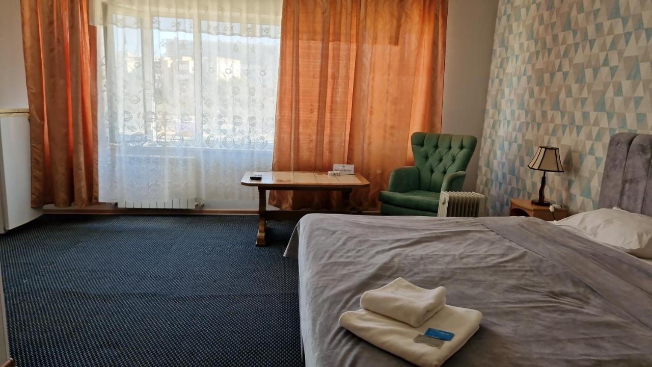 Victoria Hotel Aktau  Bagian luar foto